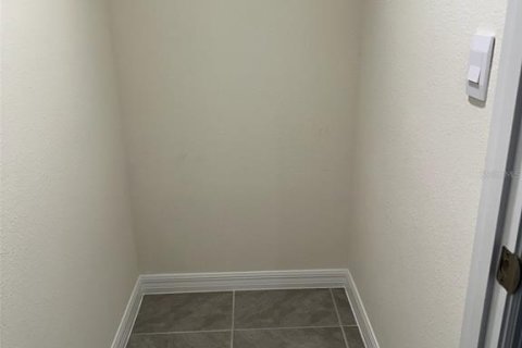 Townhouse in Howey-in-the-Hills, Florida 3 bedrooms, 154.22 sq.m. № 1841800 - photo 30