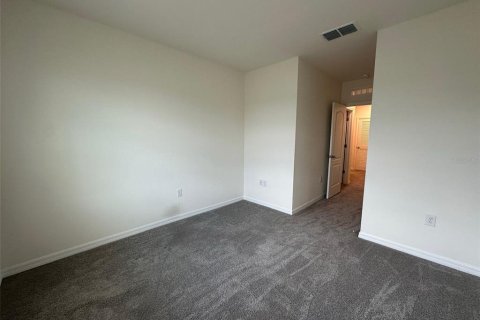 Townhouse in Howey-in-the-Hills, Florida 3 bedrooms, 154.22 sq.m. № 1841800 - photo 22