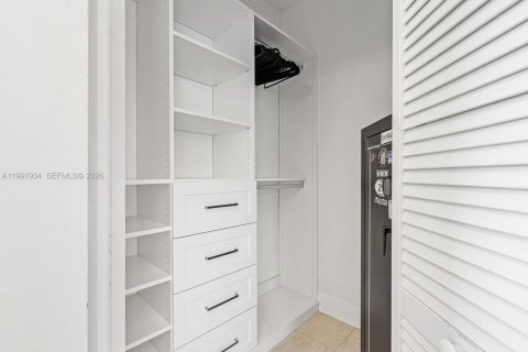 Купить виллу или дом в Корал-Спрингс, Флорида 4 спальни, 288.09м2, № 2052704 - фото 28