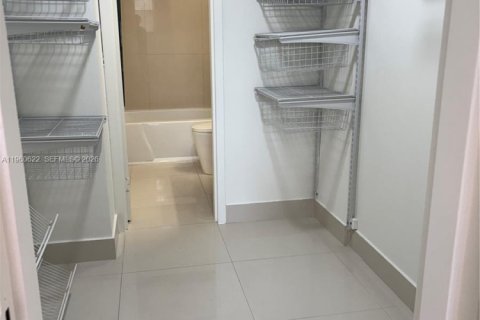 Condominio en alquiler en North Miami, Florida, 1 dormitorio, 62.52 m2 № 2023479 - foto 7