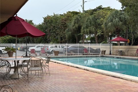 Condominio en alquiler en North Miami, Florida, 1 dormitorio, 62.52 m2 № 2023479 - foto 14