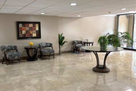 Condominio en alquiler en North Miami, Florida, 1 dormitorio, 62.52 m2 № 2023479 - foto 12