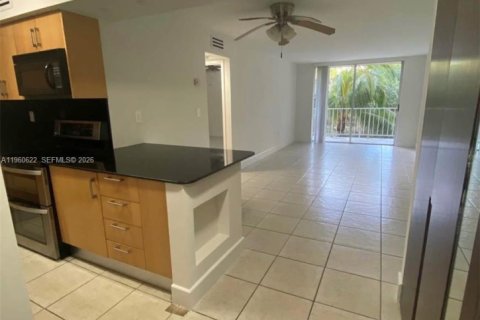 Condominio en North Miami, Florida, 1 dormitorio  № 2023479