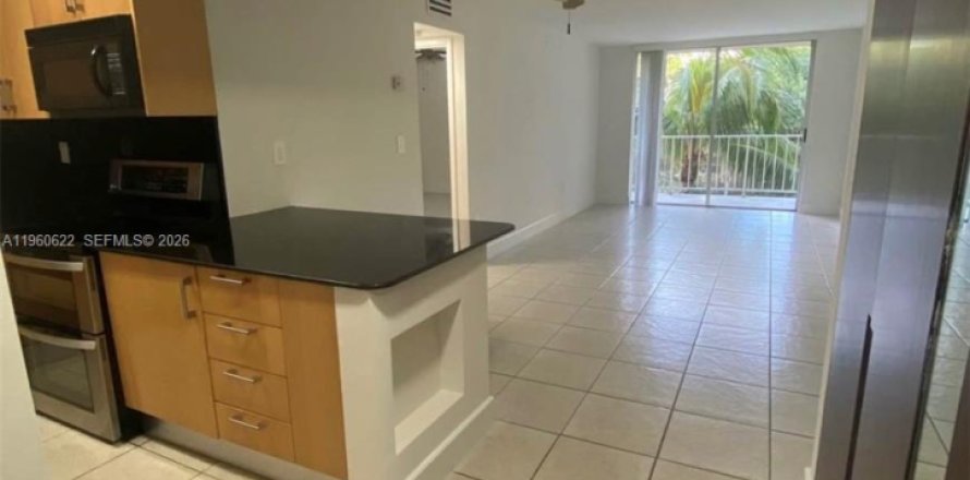 Condominio en North Miami, Florida, 1 dormitorio  № 2023479