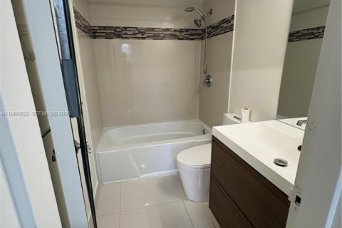 Condominio en alquiler en North Miami, Florida, 1 dormitorio, 62.52 m2 № 2023479 - foto 8