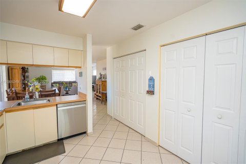 House in Cutler Bay, Florida 3 bedrooms, 127.18 sq.m. № 2068789 - photo 22