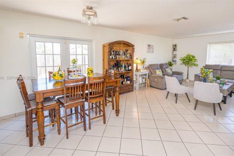 House in Cutler Bay, Florida 3 bedrooms, 127.18 sq.m. № 2068789 - photo 19