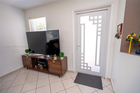 House in Cutler Bay, Florida 3 bedrooms, 127.18 sq.m. № 2068789 - photo 6