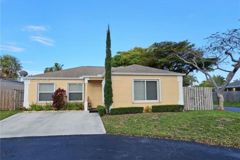 Villa ou maison à vendre à Cutler Bay, Floride: 3 chambres, 127.18 m2 № 2068789 - photo 2