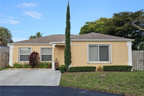 Villa ou maison à Cutler Bay, Floride 3 chambres, 127.18 m2 № 2068789