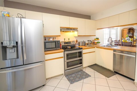 House in Cutler Bay, Florida 3 bedrooms, 127.18 sq.m. № 2068789 - photo 25