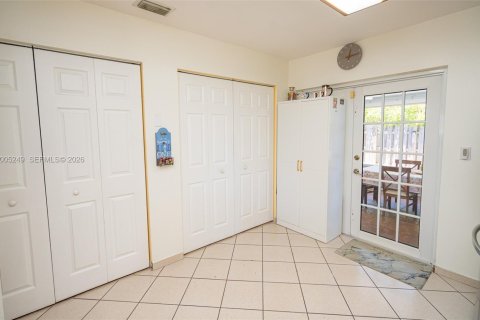 House in Cutler Bay, Florida 3 bedrooms, 127.18 sq.m. № 2068789 - photo 21