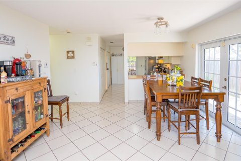 House in Cutler Bay, Florida 3 bedrooms, 127.18 sq.m. № 2068789 - photo 17