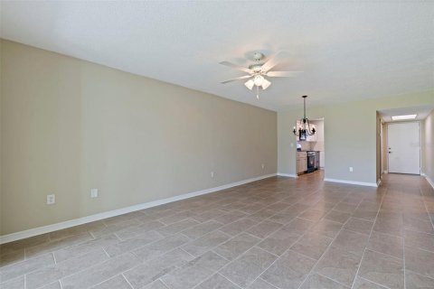 Copropriété à louer à Saint Petersburg, Floride: 2 chambres, 90.58 m2 № 2383717 - photo 13
