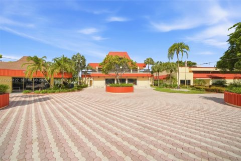 Купить кондоминиум в Маргит, Флорида 1 спальня, 66.89м2, № 2089833 - фото 23