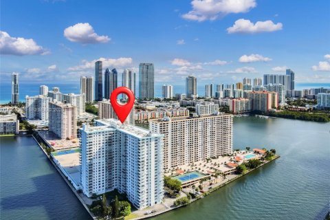 Condominio en venta en Sunny Isles Beach, Florida, 2 dormitorios, 170.01 m2 № 2007576 - foto 2