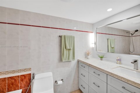 Condominio en venta en Sunny Isles Beach, Florida, 2 dormitorios, 170.01 m2 № 2007576 - foto 26