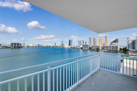 Condominio en venta en Sunny Isles Beach, Florida, 2 dormitorios, 170.01 m2 № 2007576 - foto 16