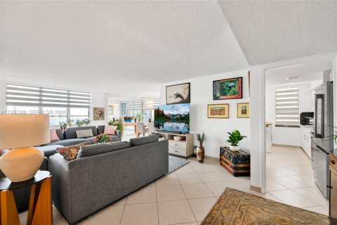 Condominio en venta en Sunny Isles Beach, Florida, 2 dormitorios, 170.01 m2 № 2007576 - foto 9