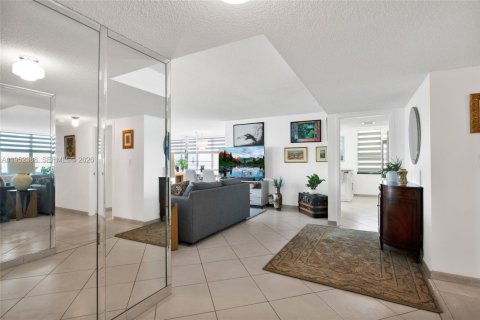 Condominio en venta en Sunny Isles Beach, Florida, 2 dormitorios, 170.01 m2 № 2007576 - foto 17