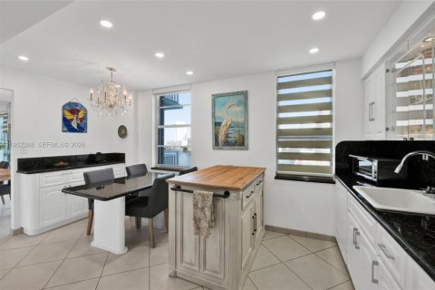 Condominio en venta en Sunny Isles Beach, Florida, 2 dormitorios, 170.01 m2 № 2007576 - foto 21