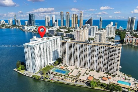 Condominio en Sunny Isles Beach, Florida, 2 dormitorios  № 2007576
