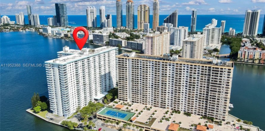 Condominio en Sunny Isles Beach, Florida, 2 dormitorios  № 2007576