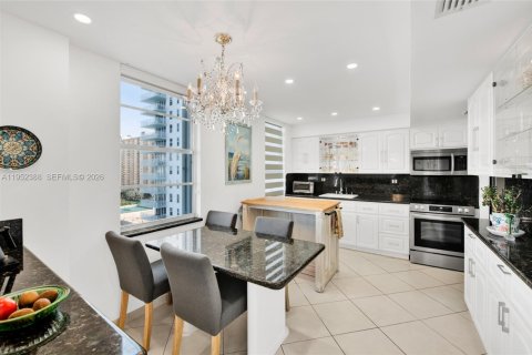 Condominio en venta en Sunny Isles Beach, Florida, 2 dormitorios, 170.01 m2 № 2007576 - foto 18