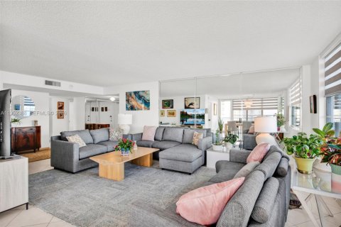 Condominio en venta en Sunny Isles Beach, Florida, 2 dormitorios, 170.01 m2 № 2007576 - foto 7