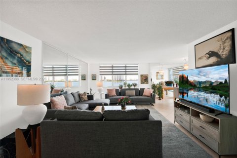 Condominio en venta en Sunny Isles Beach, Florida, 2 dormitorios, 170.01 m2 № 2007576 - foto 8