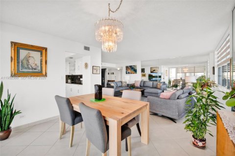 Condominio en venta en Sunny Isles Beach, Florida, 2 dormitorios, 170.01 m2 № 2007576 - foto 10