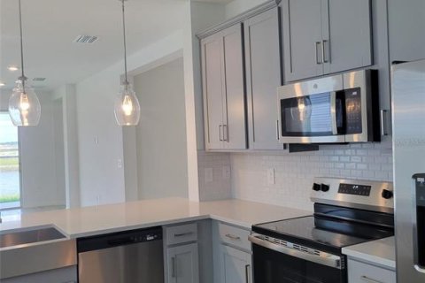 Casa en alquiler en Kissimmee, Florida, 3 dormitorios, 168.06 m2 № 1808845 - foto 7