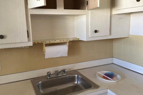 Купить кондоминиум в Маргит, Флорида 2 спальни, 91.97м2, № 1095136 - фото 7