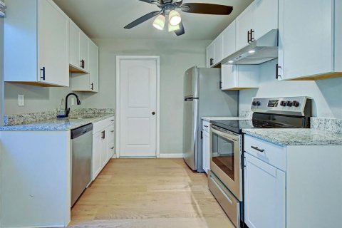 House in North Port, Florida 2 bedrooms, 84.73 sq.m. № 2157042 - photo 8