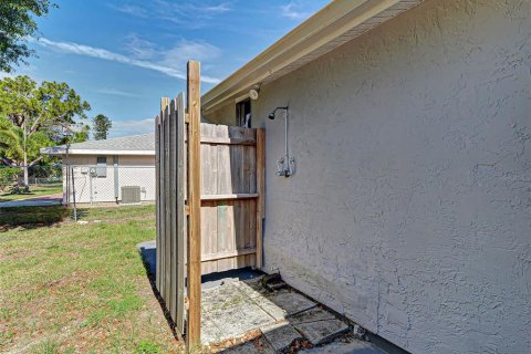 House in North Port, Florida 2 bedrooms, 84.73 sq.m. № 2157042 - photo 25