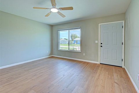 House in North Port, Florida 2 bedrooms, 84.73 sq.m. № 2157042 - photo 3