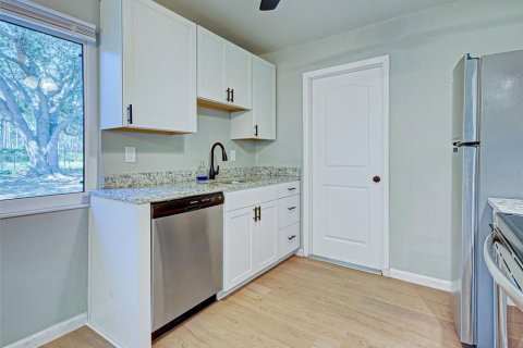 House in North Port, Florida 2 bedrooms, 84.73 sq.m. № 2157042 - photo 10