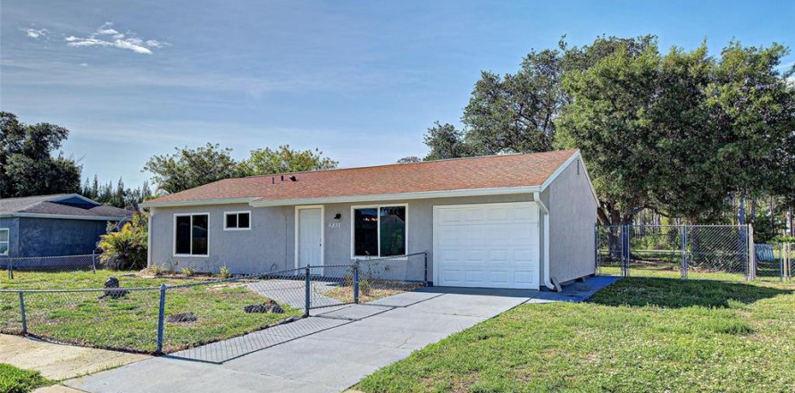 House in North Port, Florida 2 bedrooms, 84.73 sq.m. № 2157042