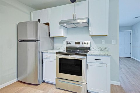House in North Port, Florida 2 bedrooms, 84.73 sq.m. № 2157042 - photo 9