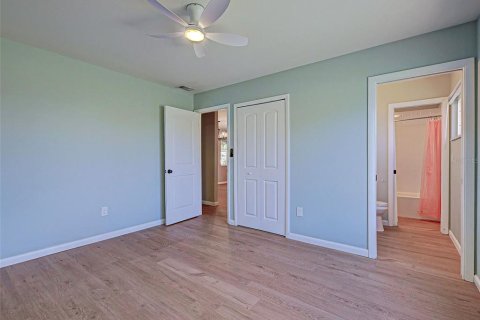 House in North Port, Florida 2 bedrooms, 84.73 sq.m. № 2157042 - photo 13