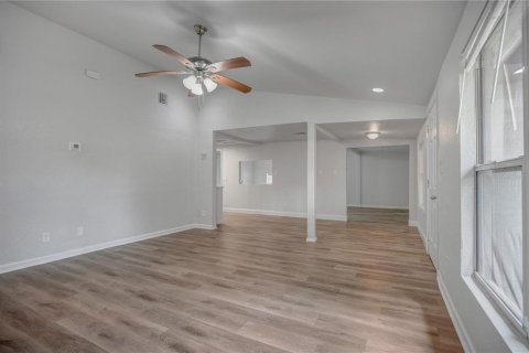 House in Sanford, Florida 3 bedrooms, 150.32 sq.m. № 2393409 - photo 4
