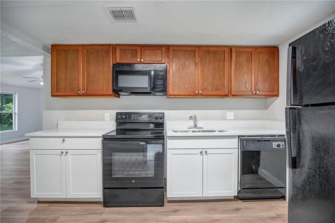 House in Sanford, Florida 3 bedrooms, 150.32 sq.m. № 2393409 - photo 9