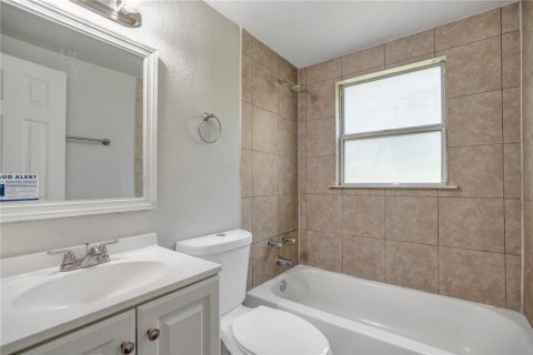 House in Sanford, Florida 3 bedrooms, 150.32 sq.m. № 2393409 - photo 18