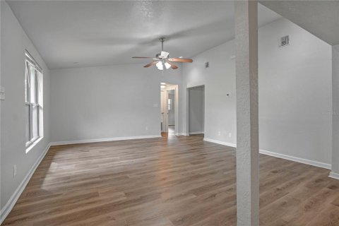 House in Sanford, Florida 3 bedrooms, 150.32 sq.m. № 2393409 - photo 5