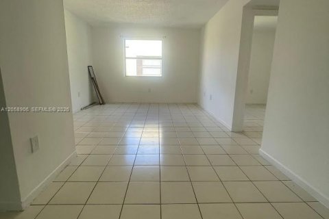 Copropriété à louer à Sweetwater, Floride: 2 chambres, 70.42 m2 № 2264113 - photo 5