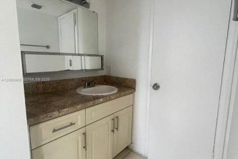 Copropriété à louer à Sweetwater, Floride: 2 chambres, 70.42 m2 № 2264113 - photo 9