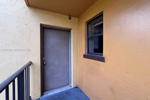Copropriété à louer à Sweetwater, Floride: 2 chambres, 70.42 m2 № 2264113 - photo 11