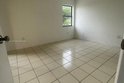 Copropriété à louer à Sweetwater, Floride: 2 chambres, 70.42 m2 № 2264113 - photo 10