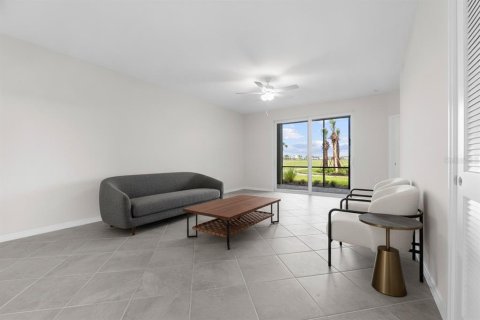 Condo in Punta Gorda, Florida, 2 bedrooms  № 2388117 - photo 16