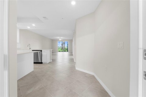 Condo in Punta Gorda, Florida, 2 bedrooms  № 2388117 - photo 9